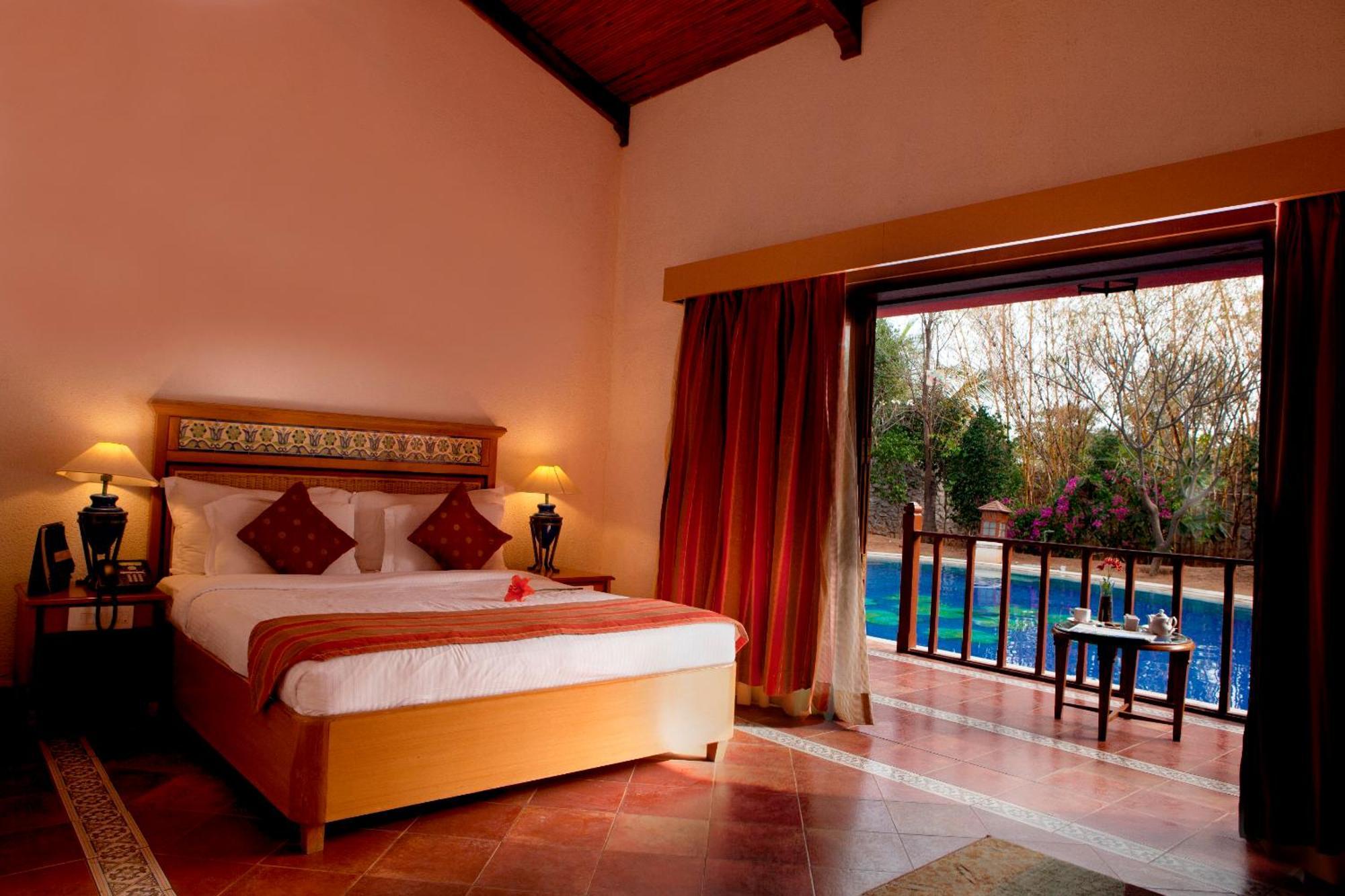 Lagoon Bay Hotel At Leonia Secundurabad Екстериор снимка
